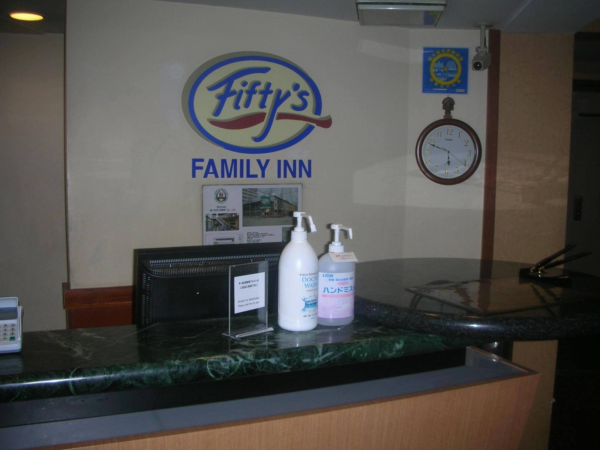 Family Inn Fifty'S Осака Экстерьер фото